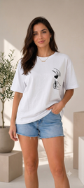 Minimalist Çizgi Sanatlı Kırık Beyaz Oversize Kadın Tişört